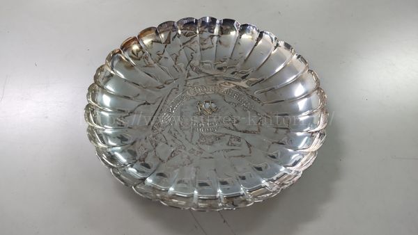 銀製の皿
