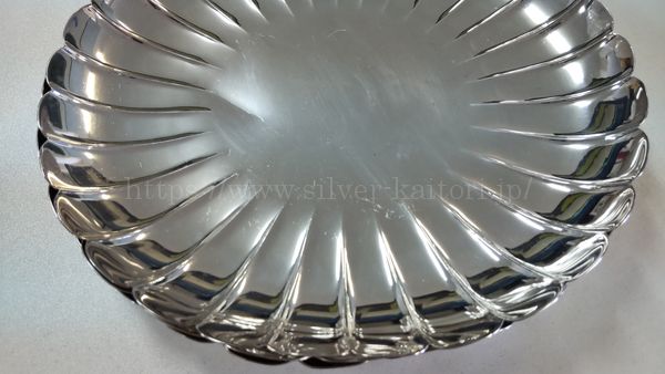 銀製の皿