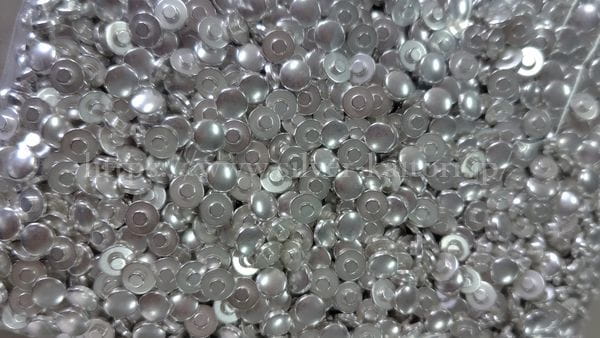 銀接点。種類の混ざりがない状態のもの。